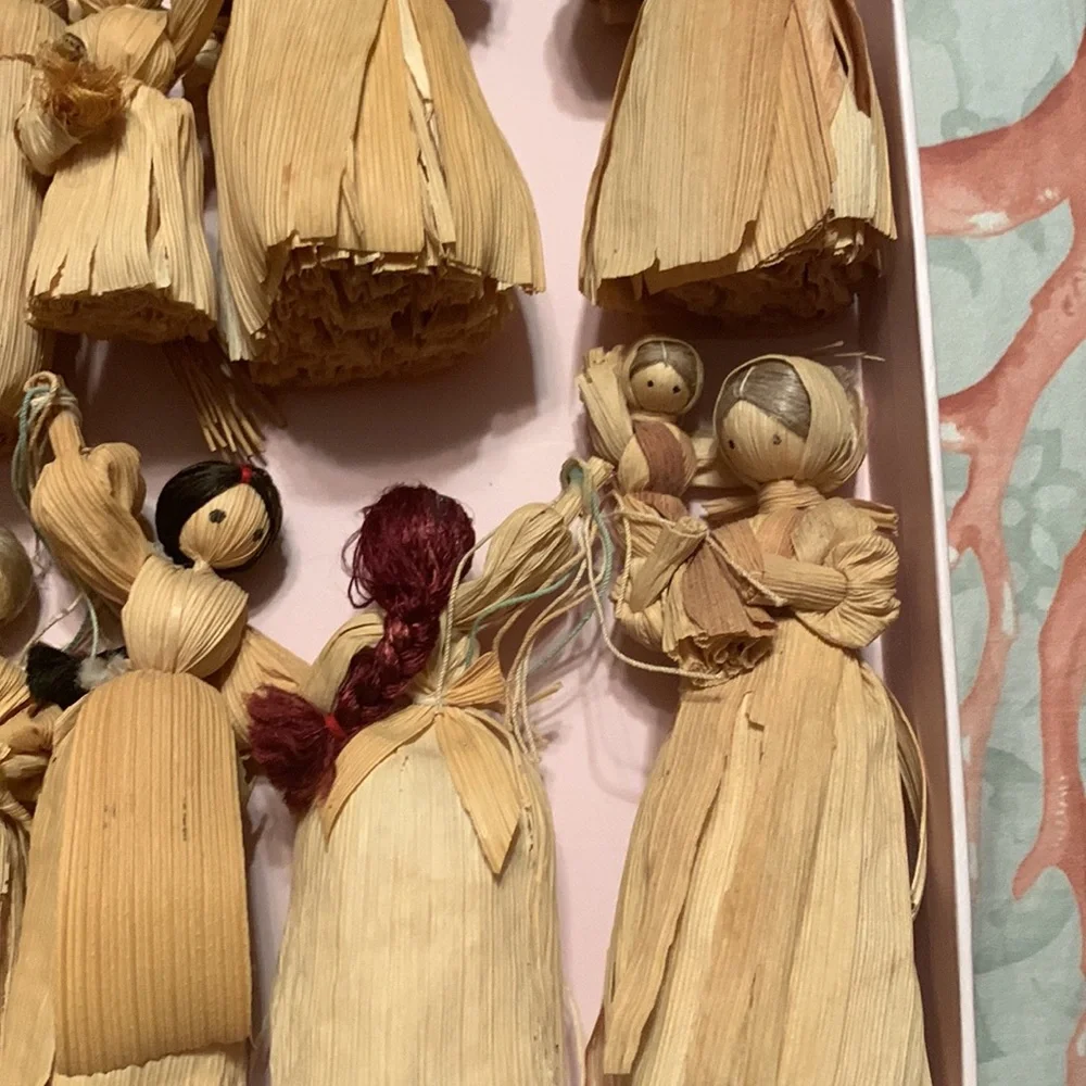 Handcrafted Corn Husk Dolls Set of 12 - Picture 4 of 5